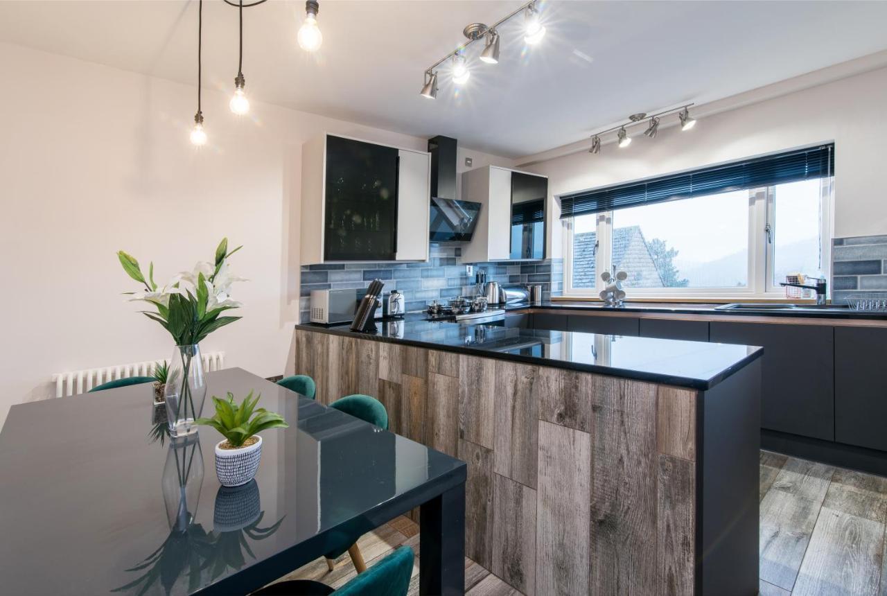 Апартаменты Immaculate 3 Bed House - Stunning Balcony Views Матлок Экстерьер фото