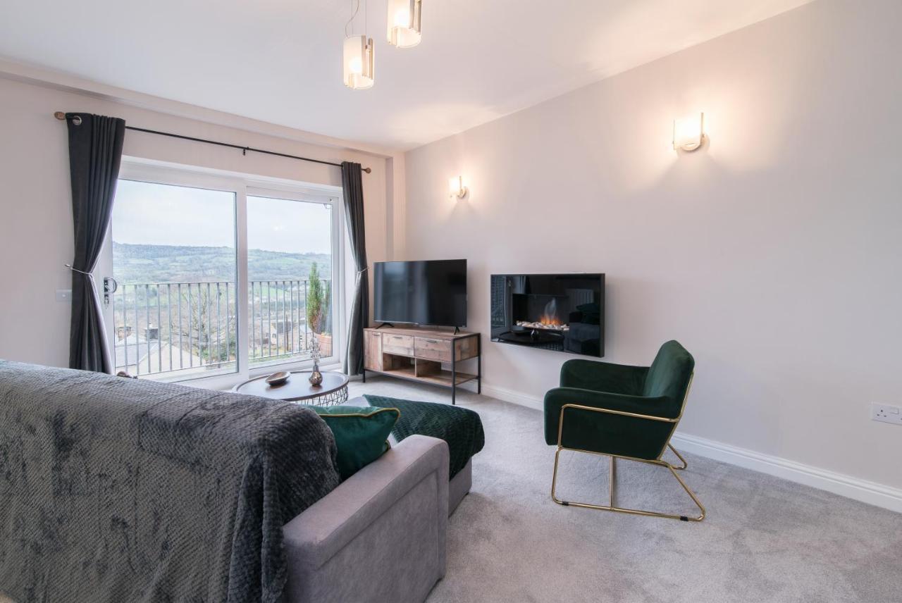 Апартаменты Immaculate 3 Bed House - Stunning Balcony Views Матлок Экстерьер фото