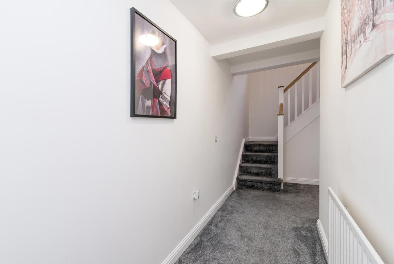 Апартаменты Immaculate 3 Bed House - Stunning Balcony Views Матлок Экстерьер фото