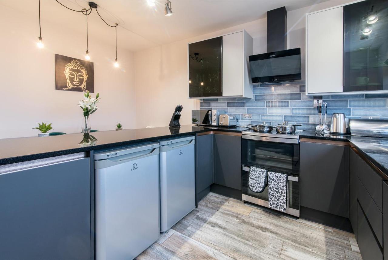 Апартаменты Immaculate 3 Bed House - Stunning Balcony Views Матлок Экстерьер фото